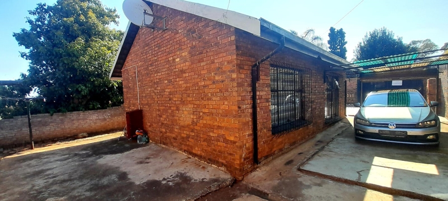To Let 3 Bedroom Property for Rent in Pimville Zone 6 Gauteng