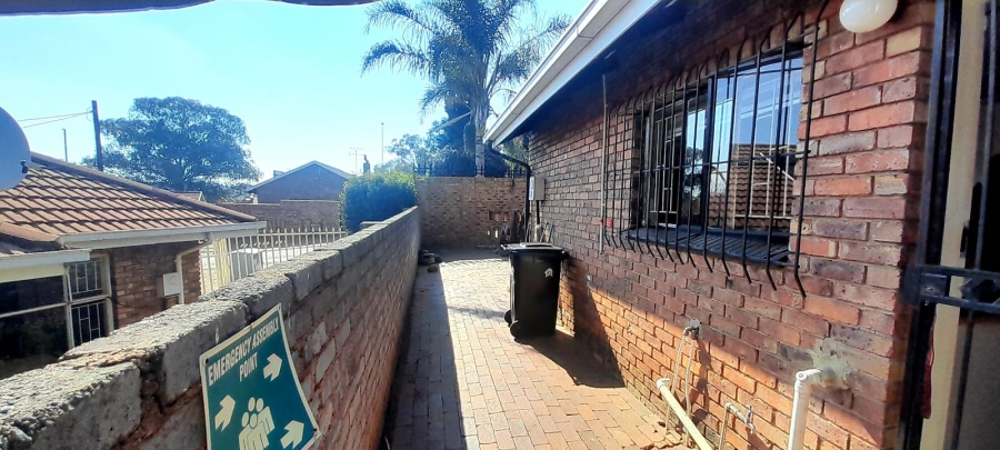 To Let 3 Bedroom Property for Rent in Pimville Zone 6 Gauteng