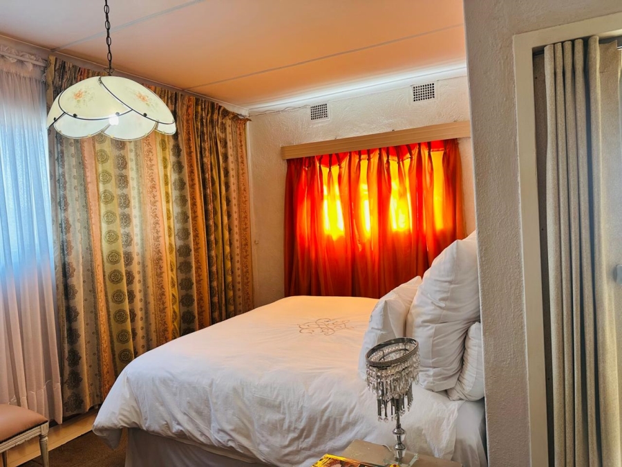 4 Bedroom Property for Sale in Mondeor Gauteng
