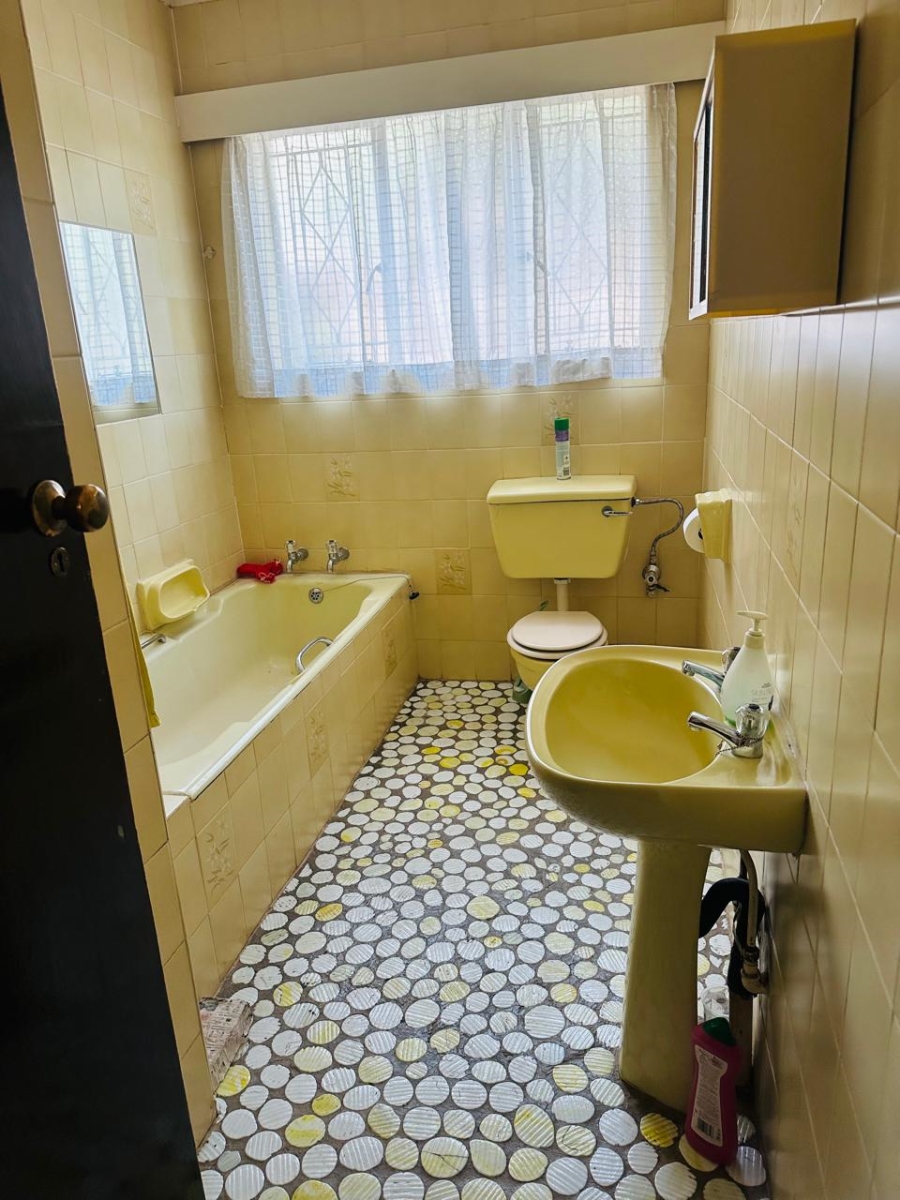 4 Bedroom Property for Sale in Mondeor Gauteng