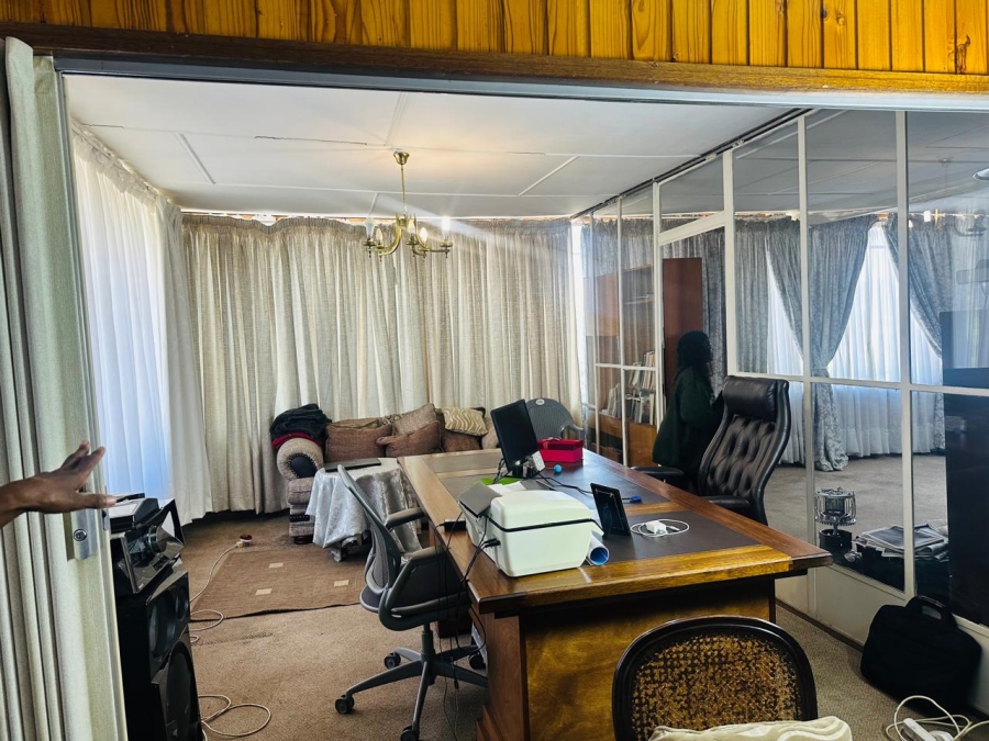 4 Bedroom Property for Sale in Mondeor Gauteng