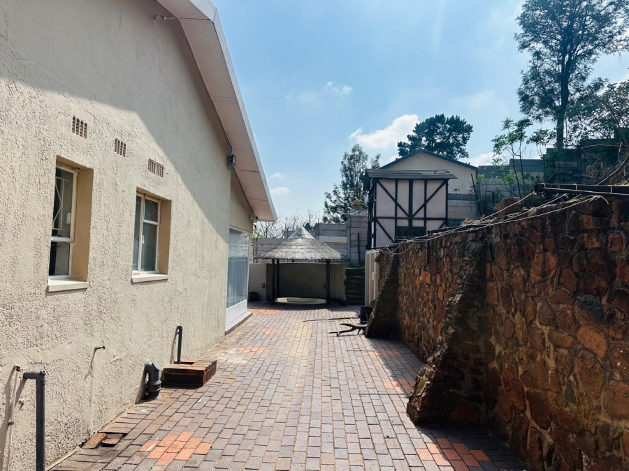 4 Bedroom Property for Sale in Mondeor Gauteng