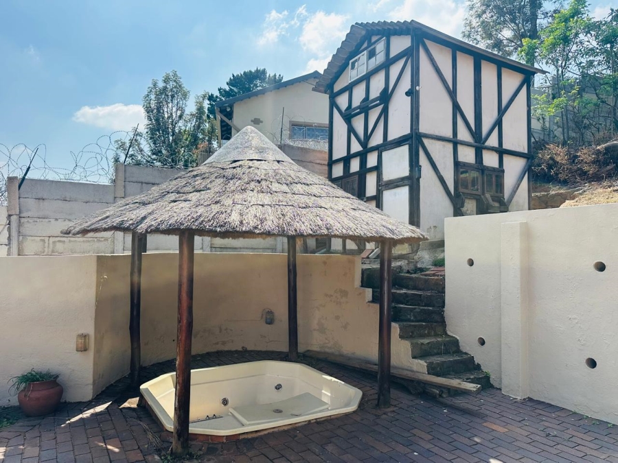 4 Bedroom Property for Sale in Mondeor Gauteng