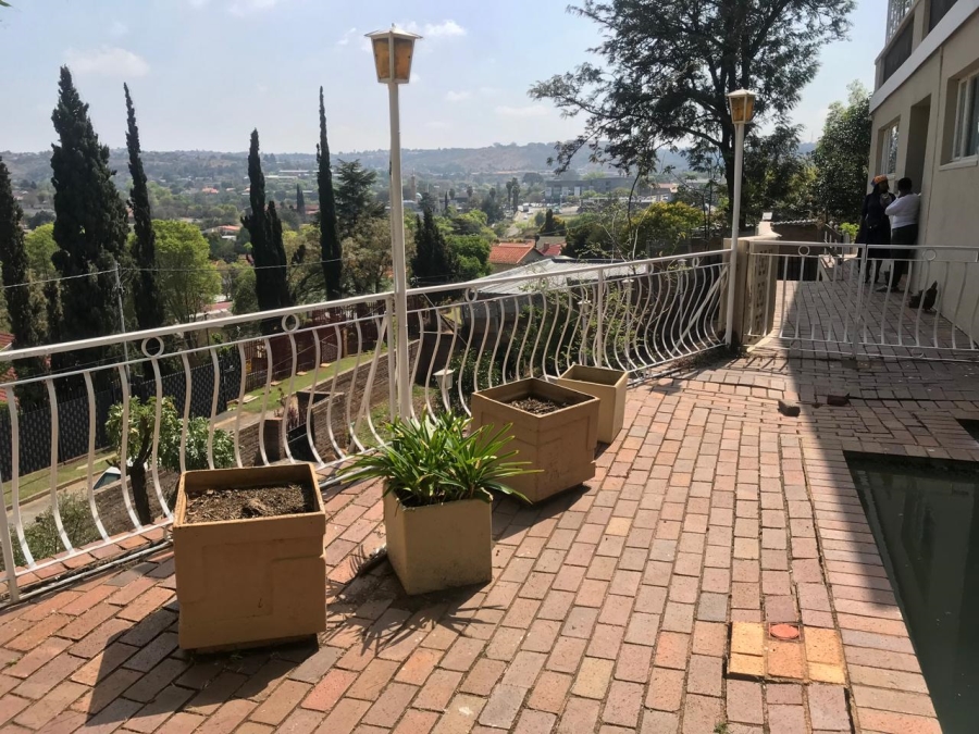 4 Bedroom Property for Sale in Mondeor Gauteng