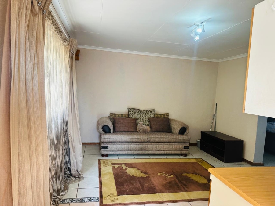4 Bedroom Property for Sale in Mondeor Gauteng