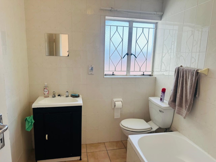 4 Bedroom Property for Sale in Mondeor Gauteng