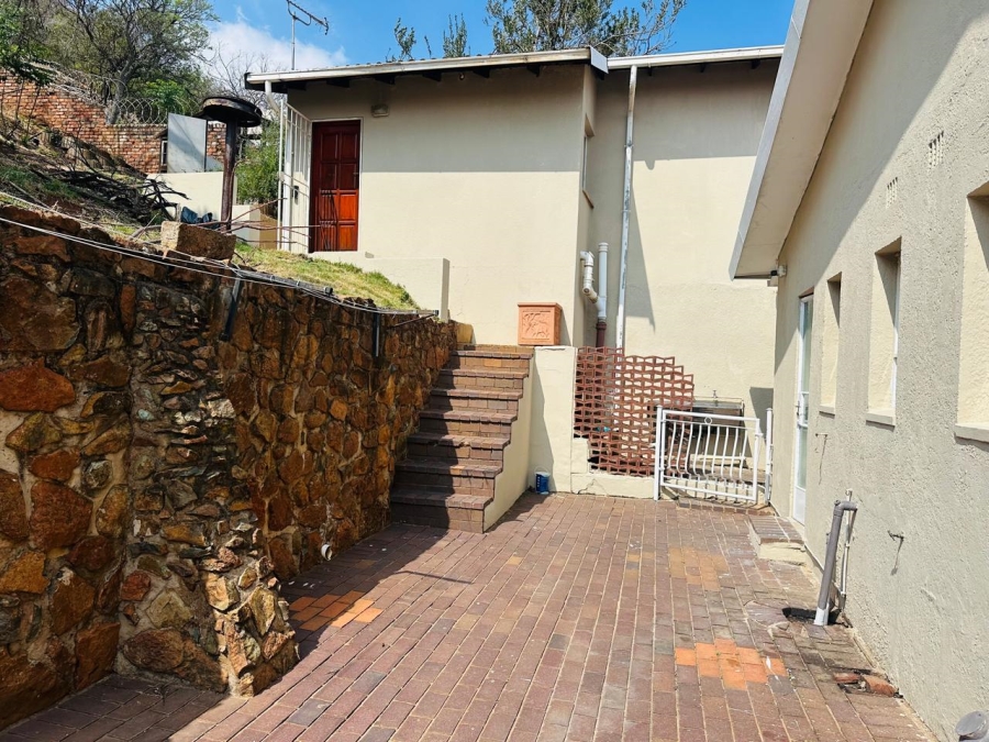 4 Bedroom Property for Sale in Mondeor Gauteng