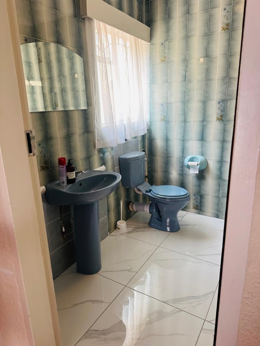4 Bedroom Property for Sale in Mondeor Gauteng