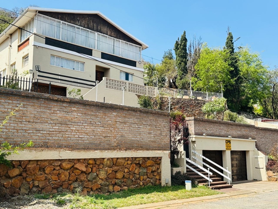 4 Bedroom Property for Sale in Mondeor Gauteng