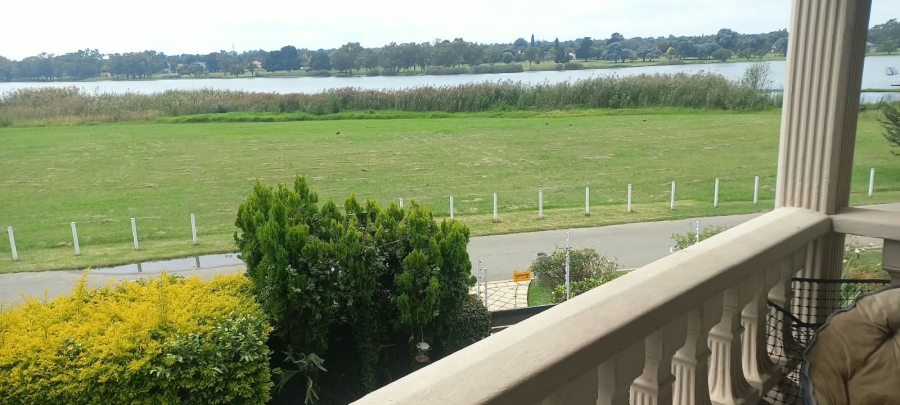 3 Bedroom Property for Sale in Lakefield Gauteng