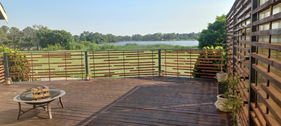 3 Bedroom Property for Sale in Lakefield Gauteng