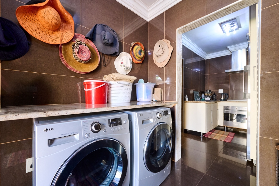 5 Bedroom Property for Sale in Carlswald North Estate Gauteng