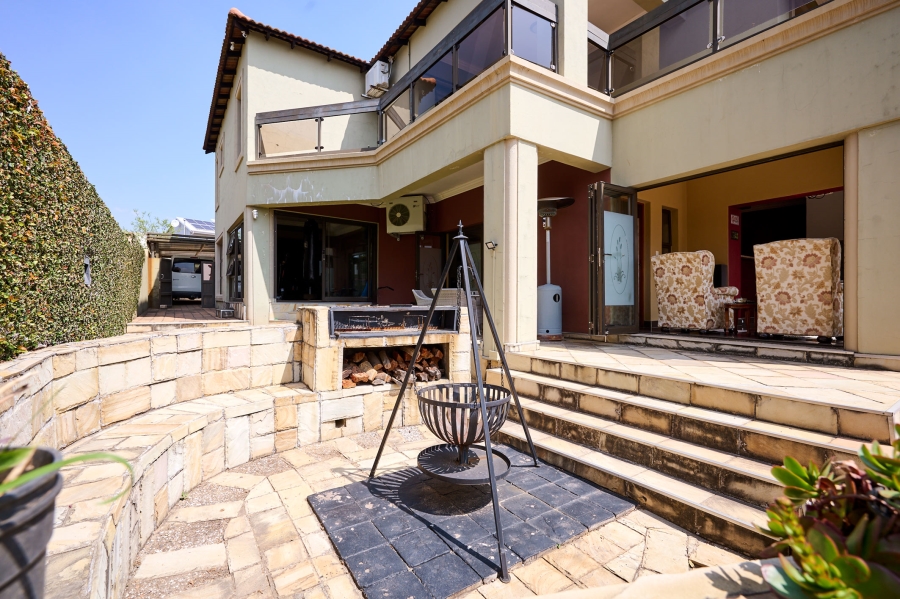 5 Bedroom Property for Sale in Carlswald North Estate Gauteng