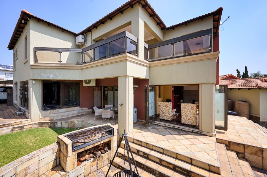 5 Bedroom Property for Sale in Carlswald North Estate Gauteng
