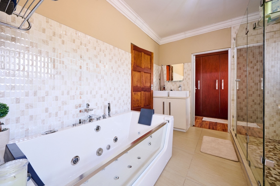 5 Bedroom Property for Sale in Carlswald North Estate Gauteng