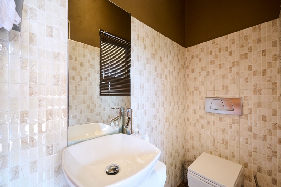5 Bedroom Property for Sale in Carlswald North Estate Gauteng