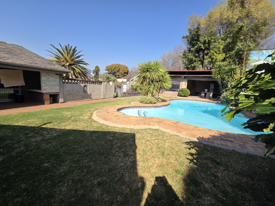 5 Bedroom Property for Sale in Blairgowrie Gauteng