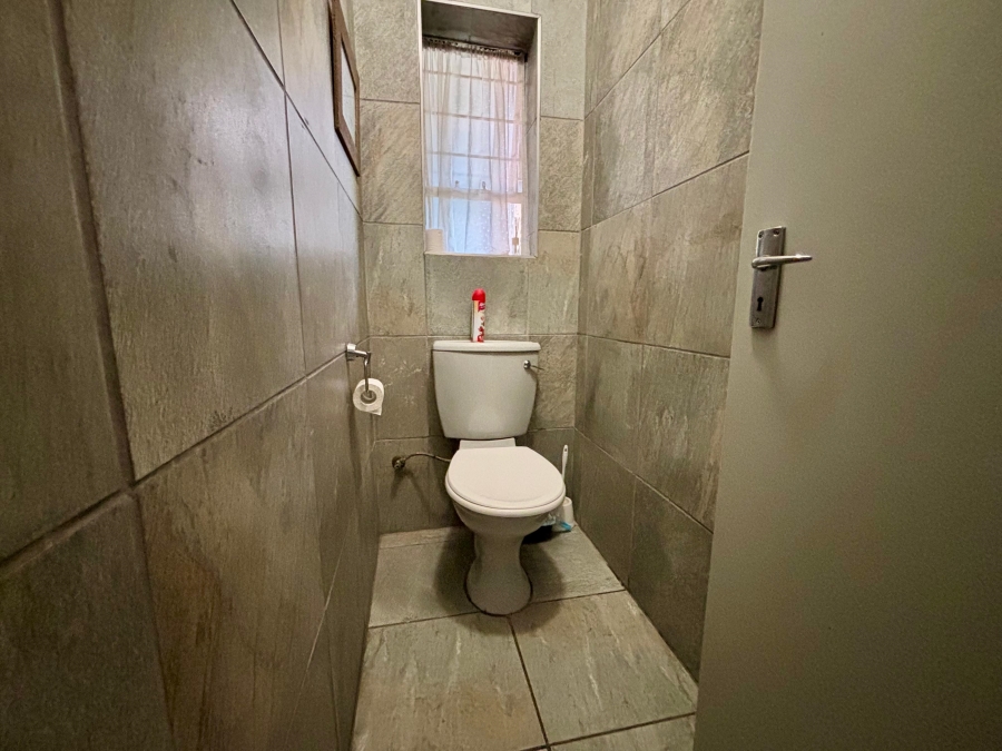 5 Bedroom Property for Sale in Blairgowrie Gauteng