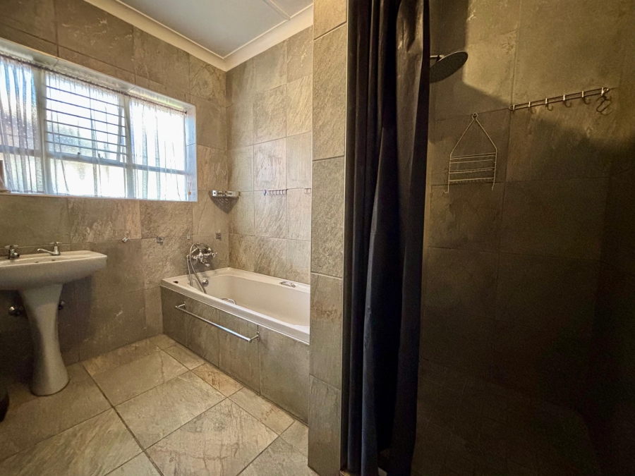 5 Bedroom Property for Sale in Blairgowrie Gauteng