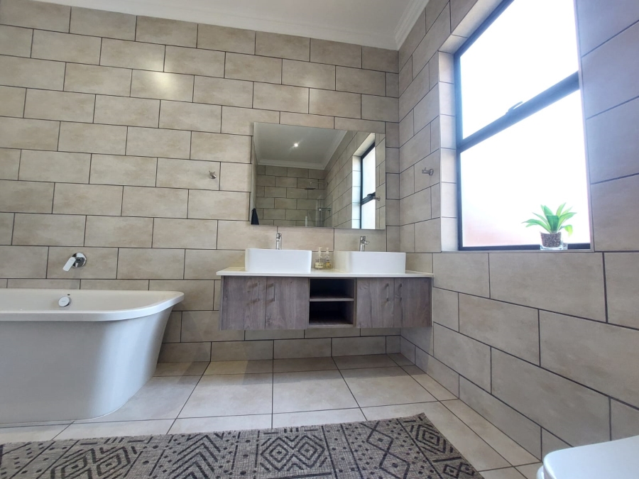 3 Bedroom Property for Sale in Six Fountains Residential Estate Gauteng