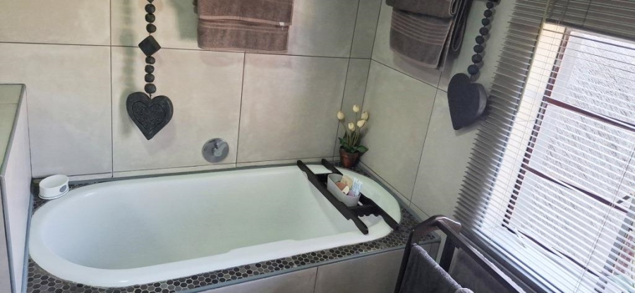 4 Bedroom Property for Sale in Kameelfontein Gauteng