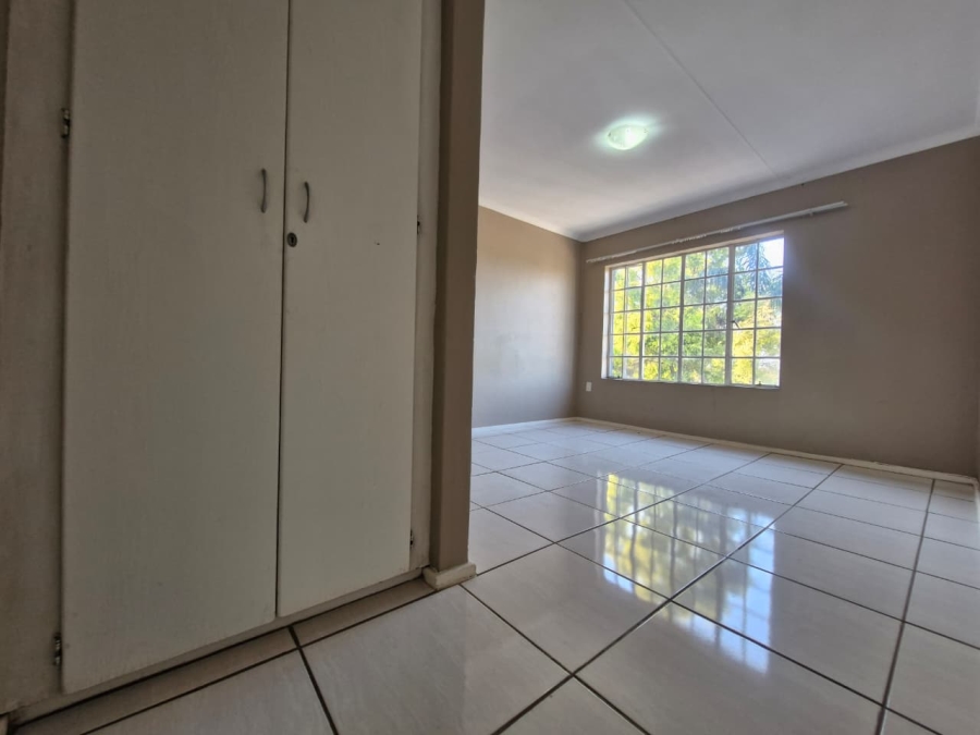To Let 3 Bedroom Property for Rent in Roodepoort Gauteng