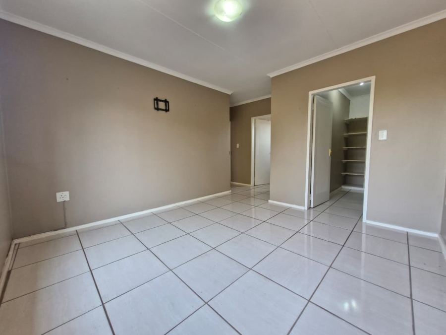 To Let 3 Bedroom Property for Rent in Roodepoort Gauteng