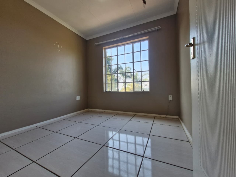 To Let 3 Bedroom Property for Rent in Roodepoort Gauteng