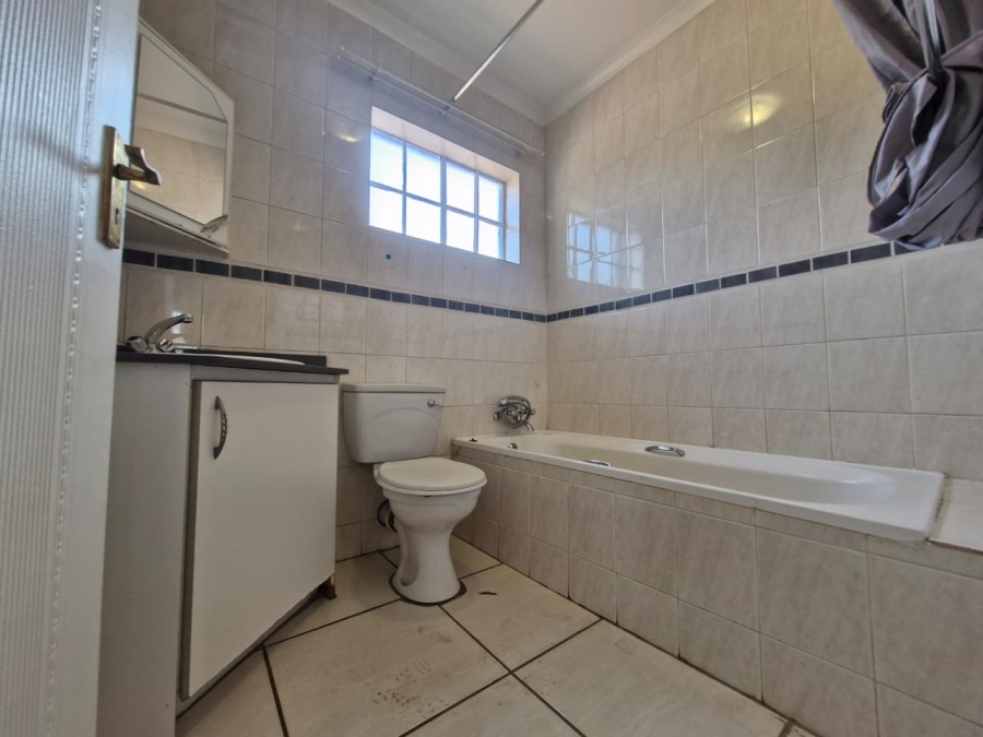 To Let 3 Bedroom Property for Rent in Roodepoort Gauteng
