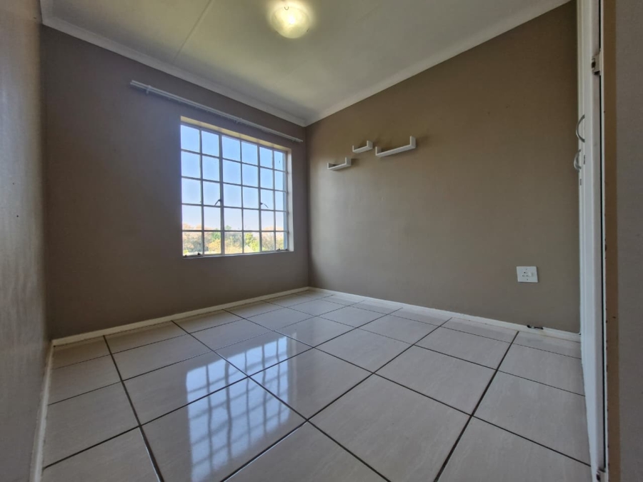 To Let 3 Bedroom Property for Rent in Roodepoort Gauteng