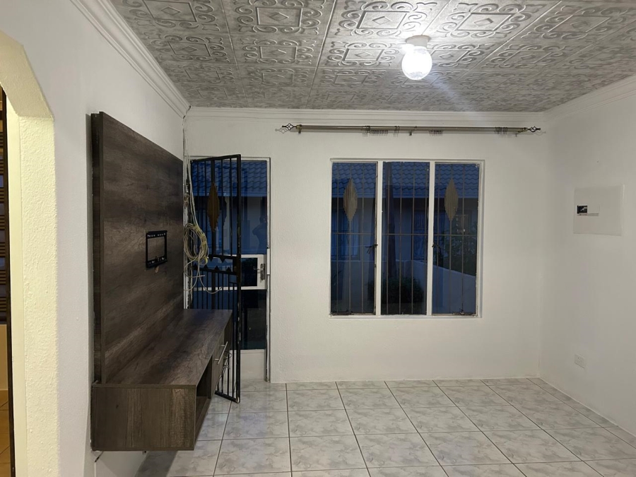 To Let 2 Bedroom Property for Rent in Ormonde Gauteng