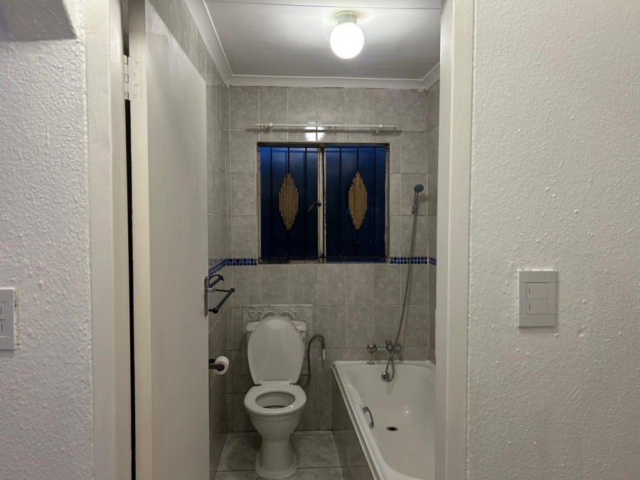To Let 2 Bedroom Property for Rent in Ormonde Gauteng