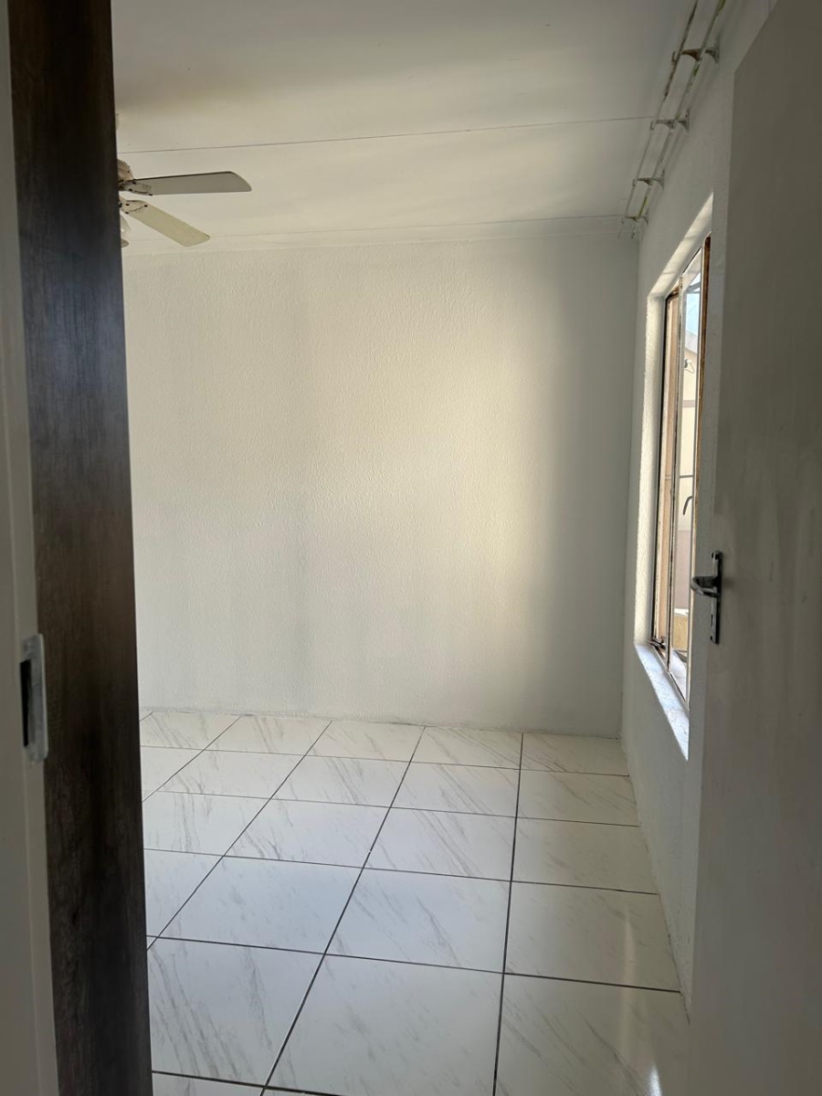 To Let 2 Bedroom Property for Rent in Ormonde Gauteng