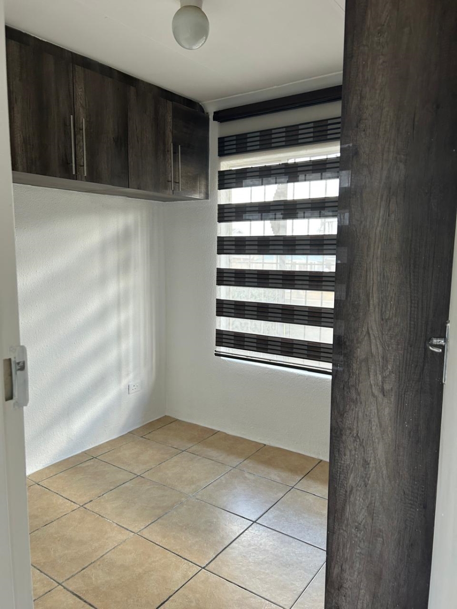 To Let 2 Bedroom Property for Rent in Ormonde Gauteng