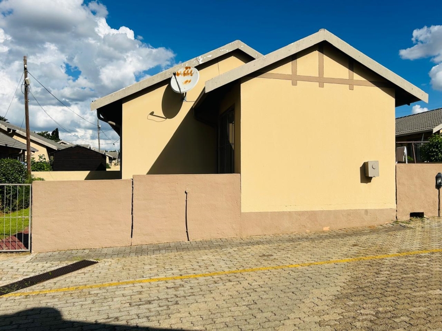 To Let 2 Bedroom Property for Rent in Ormonde Gauteng