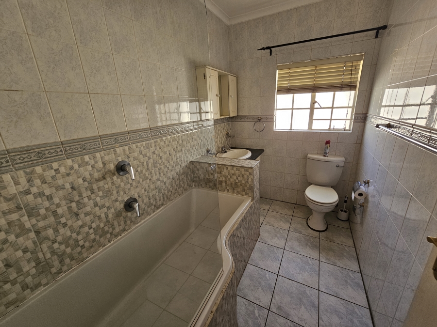 To Let 4 Bedroom Property for Rent in Eldoraigne Gauteng