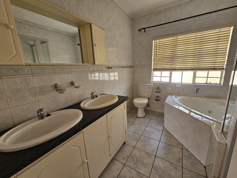 To Let 4 Bedroom Property for Rent in Eldoraigne Gauteng