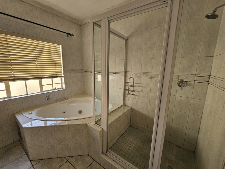 To Let 4 Bedroom Property for Rent in Eldoraigne Gauteng
