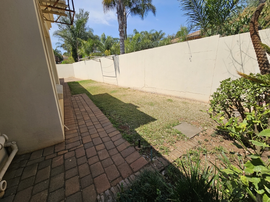 To Let 4 Bedroom Property for Rent in Eldoraigne Gauteng