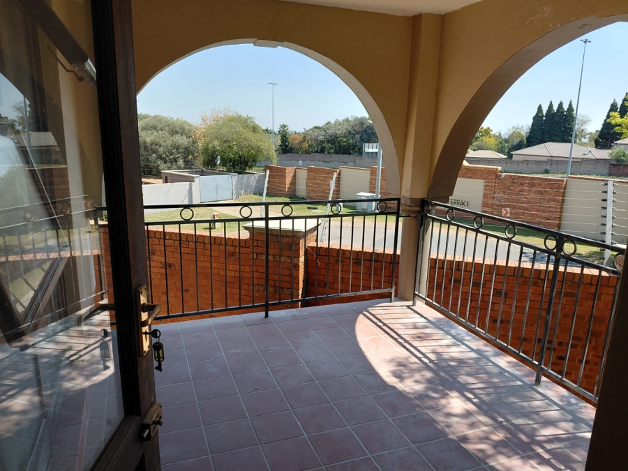 To Let 2 Bedroom Property for Rent in Bryanston Gauteng