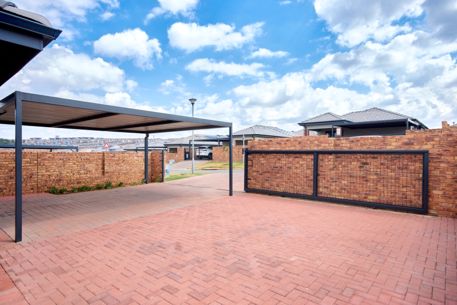 3 Bedroom Property for Sale in Lion Pride Gauteng