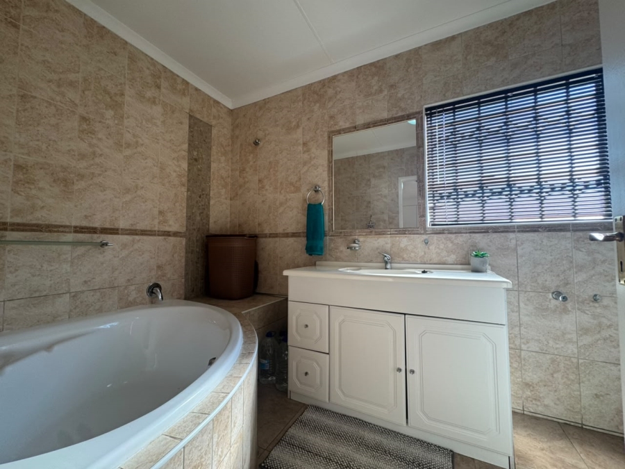 3 Bedroom Property for Sale in Bartlett Gauteng