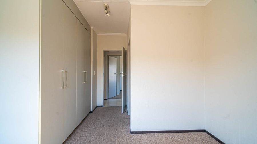 To Let 3 Bedroom Property for Rent in Broadacres Gauteng