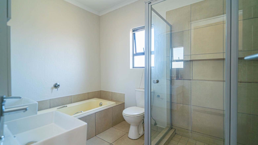 To Let 3 Bedroom Property for Rent in Broadacres Gauteng