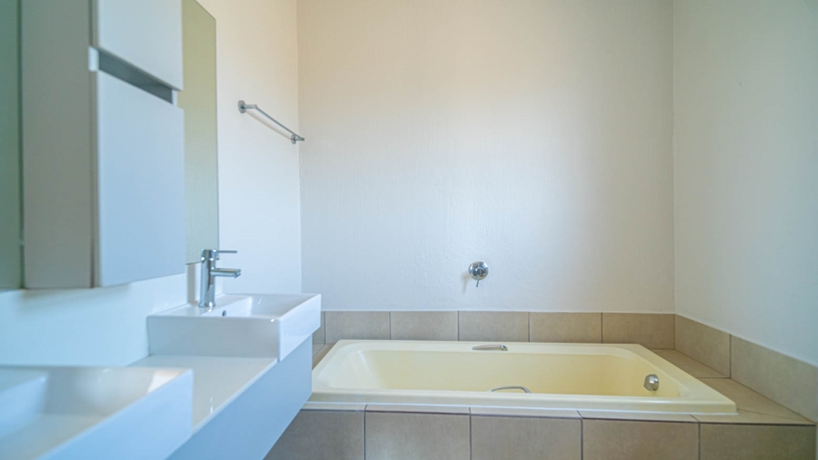 To Let 3 Bedroom Property for Rent in Broadacres Gauteng