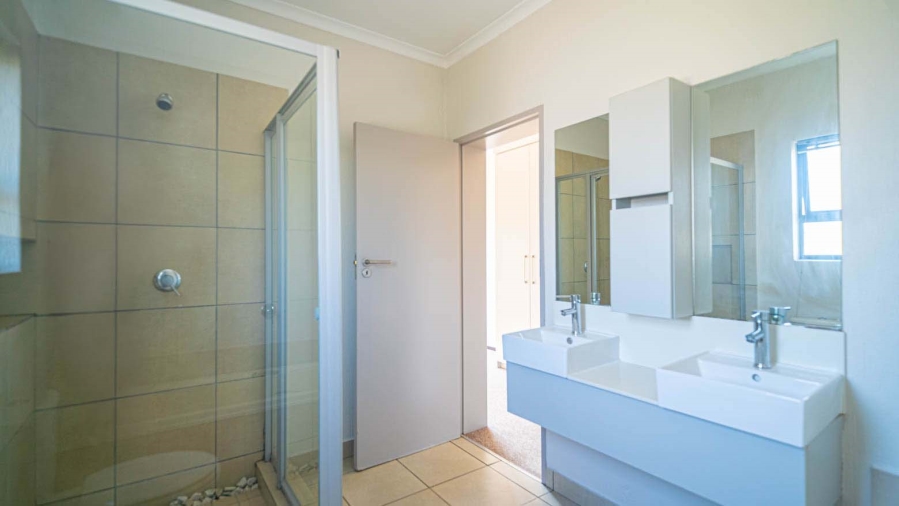 To Let 3 Bedroom Property for Rent in Broadacres Gauteng