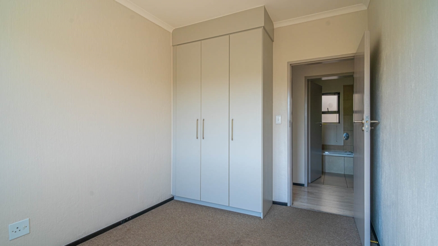 To Let 3 Bedroom Property for Rent in Broadacres Gauteng