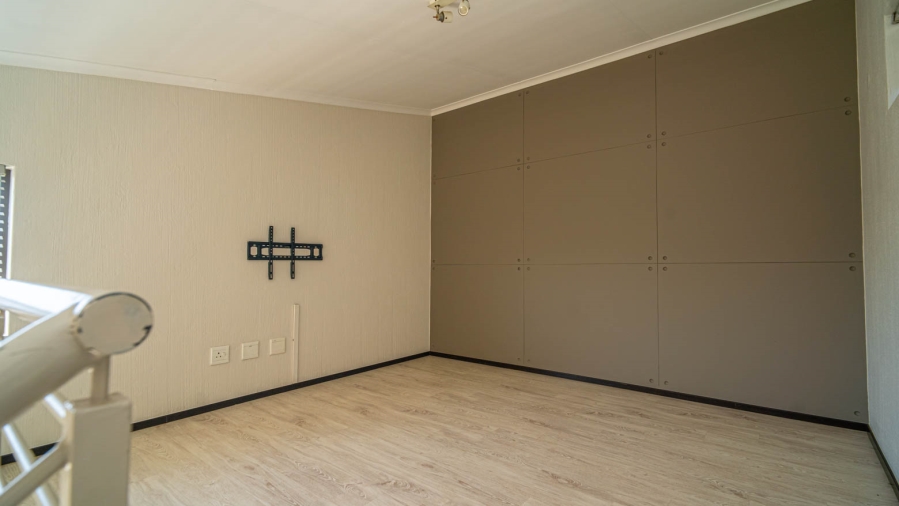 To Let 3 Bedroom Property for Rent in Broadacres Gauteng