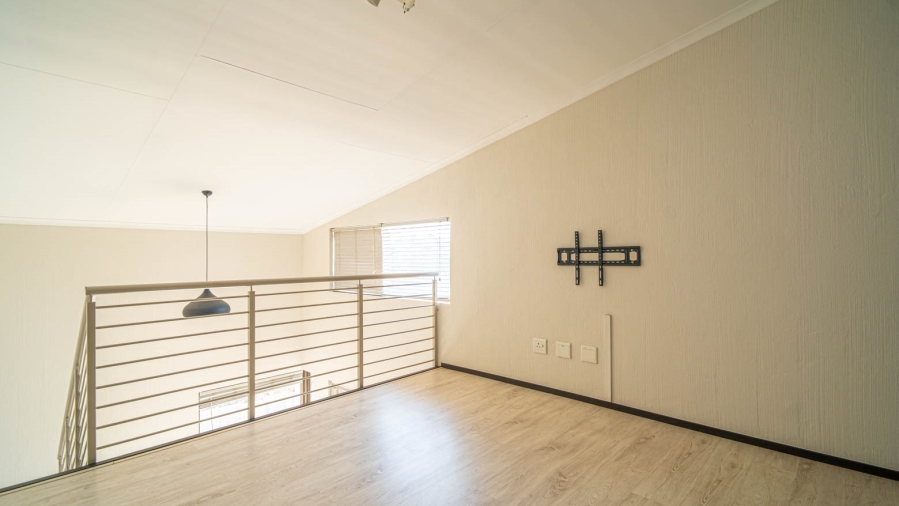 To Let 3 Bedroom Property for Rent in Broadacres Gauteng