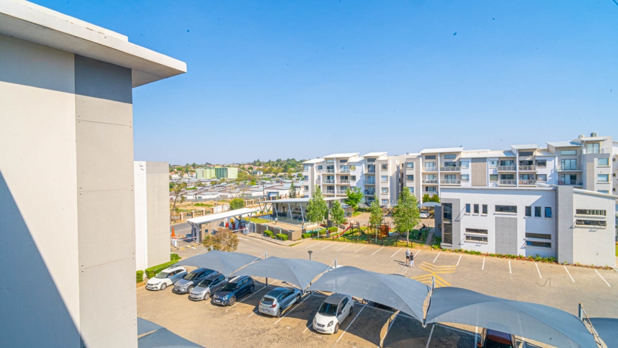 To Let 3 Bedroom Property for Rent in Broadacres Gauteng